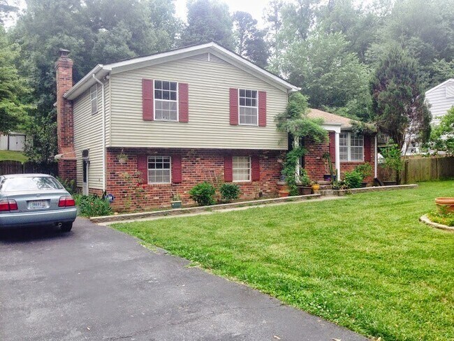 Building Photo - 209 Rosegill Rd