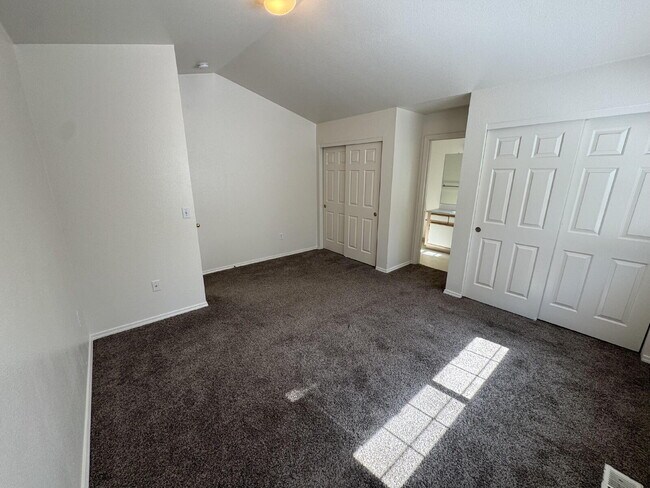 Foto del edificio - 3 bedroom, 2.5 bath Townhouse