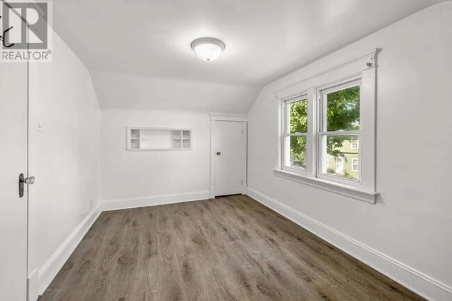 Building Photo - 63 Orlebar St