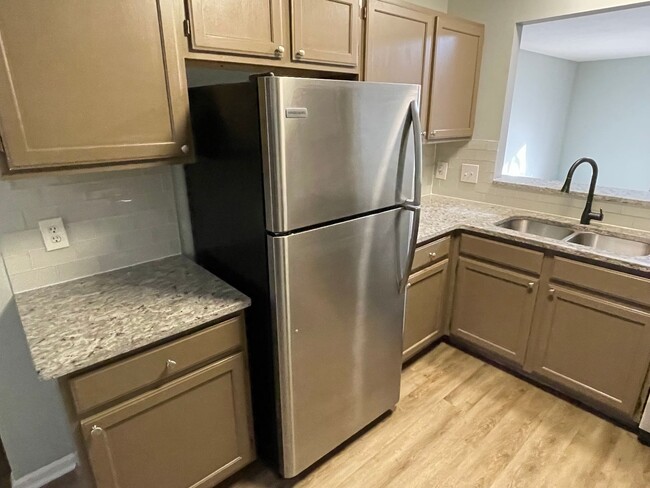 Building Photo - Forest Hills Condo available in Grand Ridg...