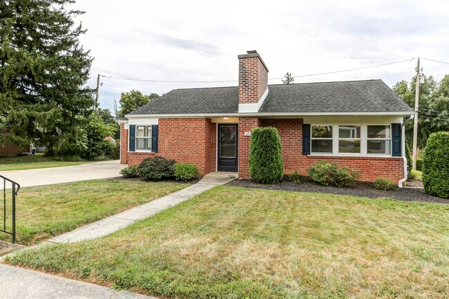 Foto del edificio - Two bedroom, one bathroom detached home