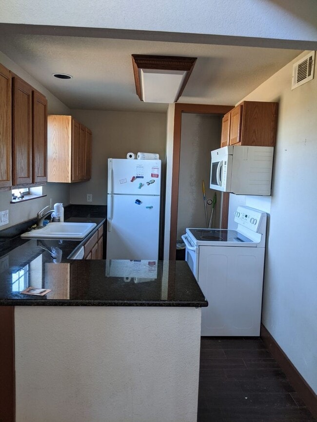 Building Photo - 143 Spring Hollow Trail