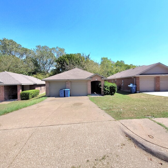 Photo - 206 Alpine Dr House