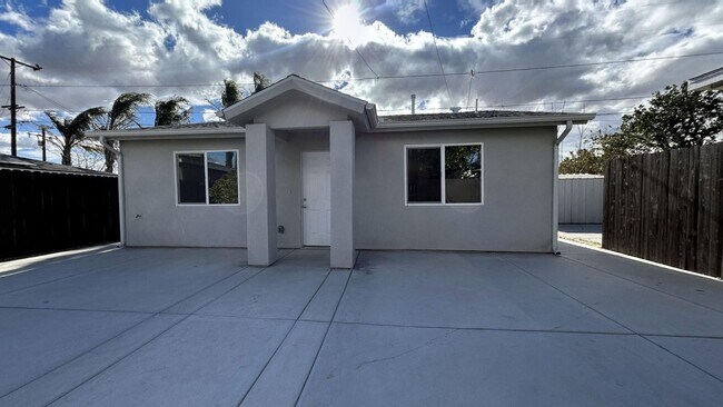 Foto del edificio - PRICE REDUCTION!! Cozy 2 Bedroom 1 Bathroo...