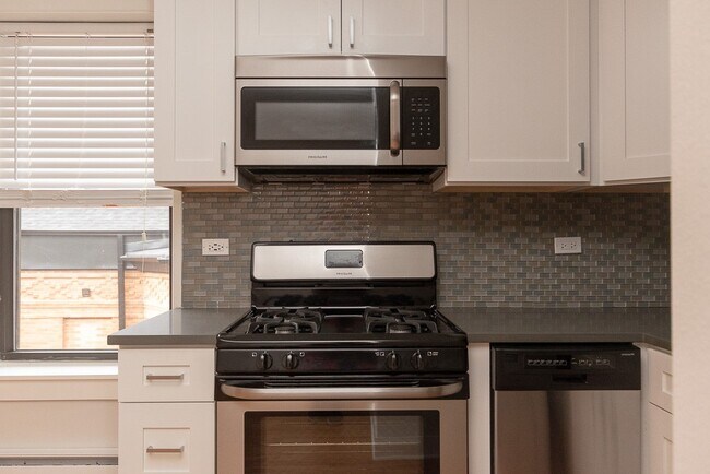 Foto del edificio - 2425 N Kedzie Blvd