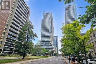 Building Photo - 185 Roehampton Ave