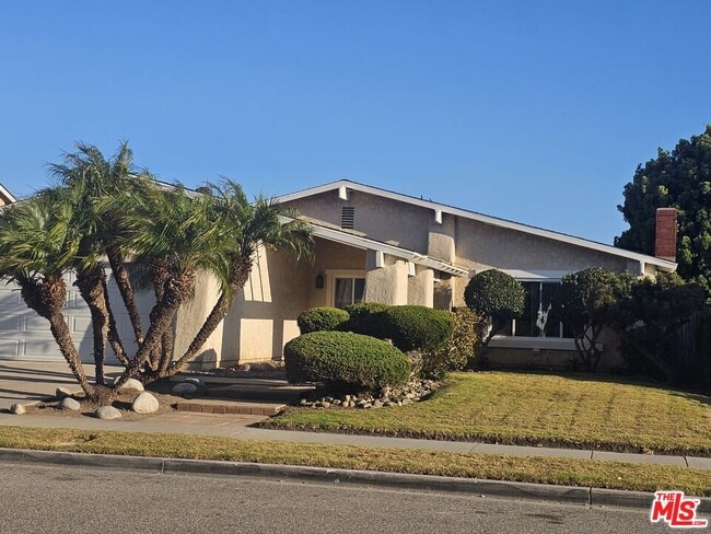 Building Photo - 3410 Via Marina Ave