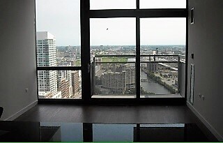 Área de comidas con vista al sur - 235 W Van Buren St