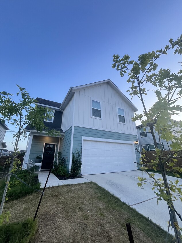 Foto principal - 2905 St Regis Dr