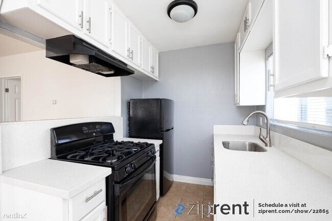Foto del edificio - 1 br, 1 bath House - 4382 McClintock St, S...