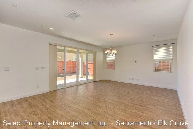 Foto del edificio - 4 br, 3 bath House - 8434 Stellata Lane
