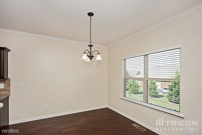 Foto del edificio - 5004 Geranium Dr