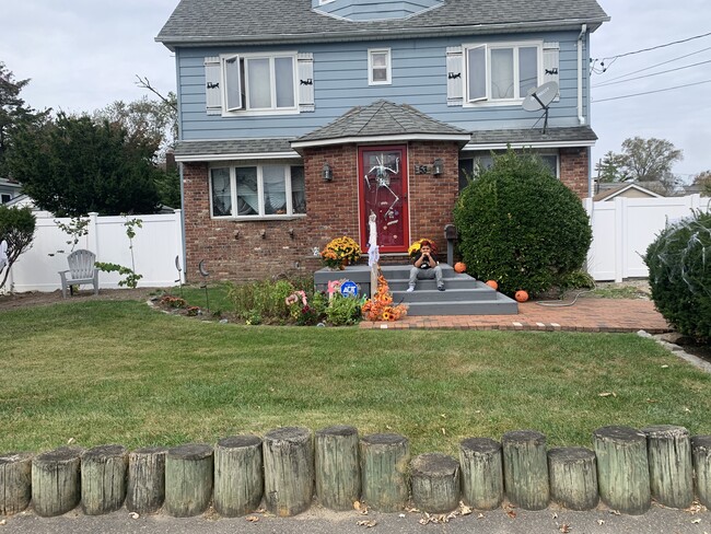 Seasons here are beautiful - 53 Cornwell Ave