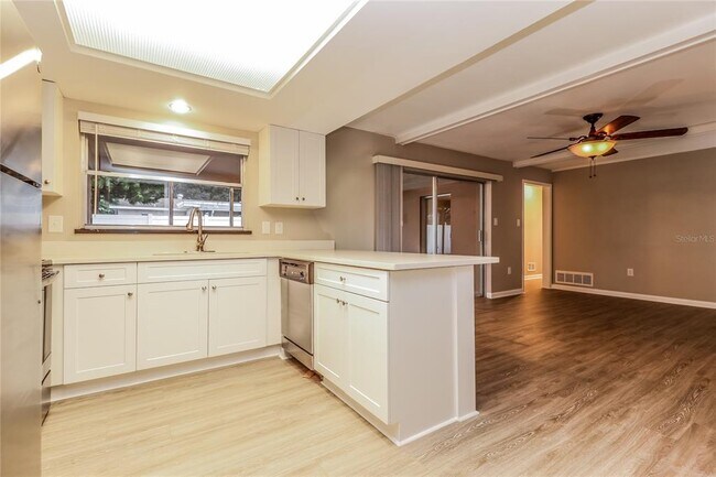 Foto del edificio - 1352 Ranchwood Dr