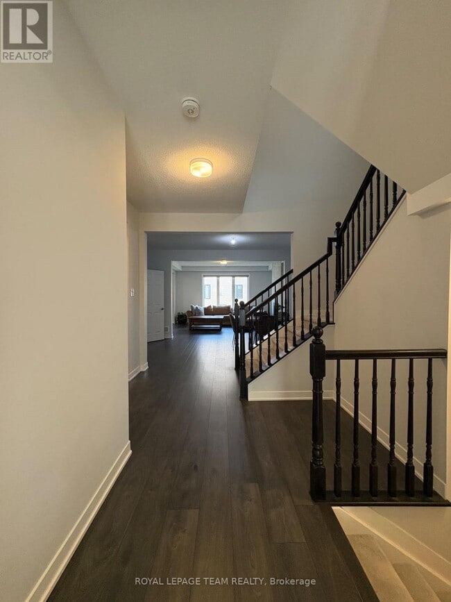 Building Photo - 607 Cygnus St