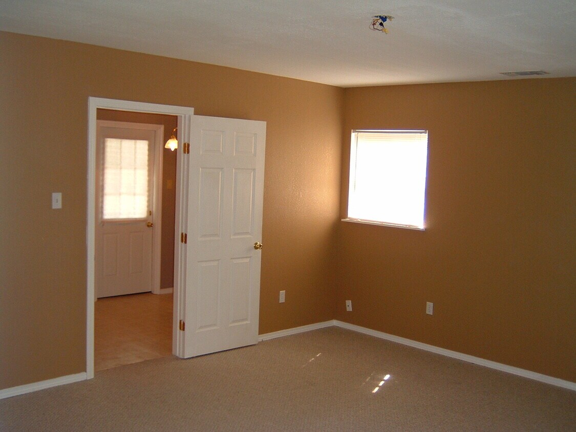 Sala de estar / 4.º dormitorio - 115 Golden Crown Dr