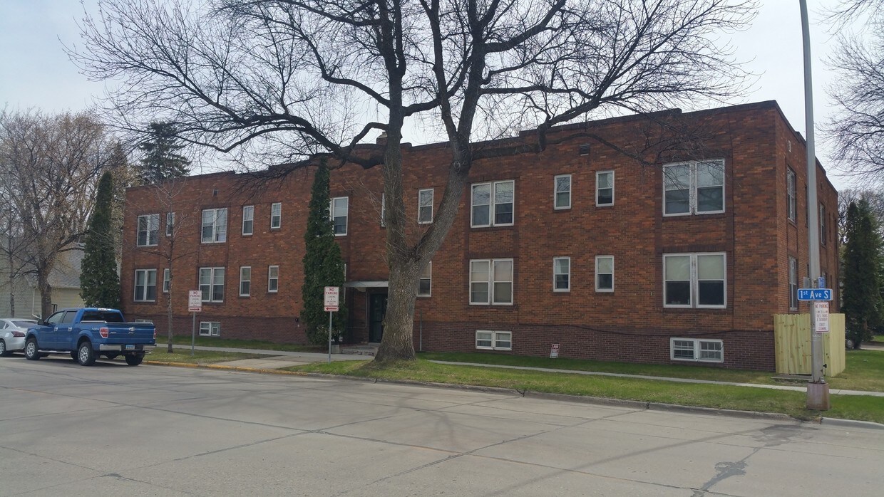 Foto principal - 421 1st Ave S