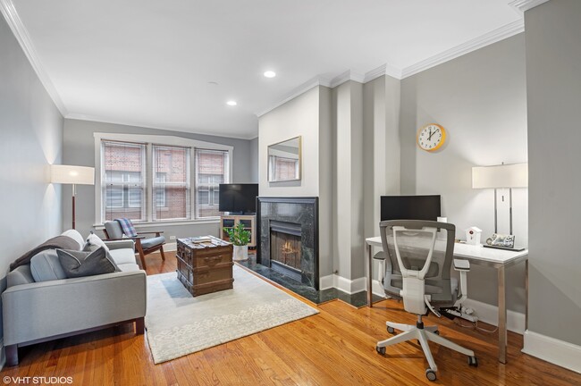 Building Photo - 2020 N Burling St
