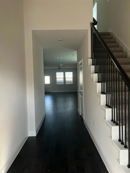 Foto del edificio - 15501 Ellinger Dr