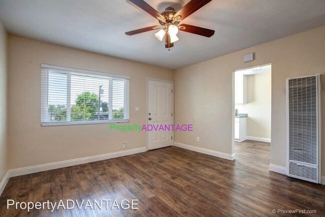 Foto del edificio - 4365-4369 Rosebud Ln