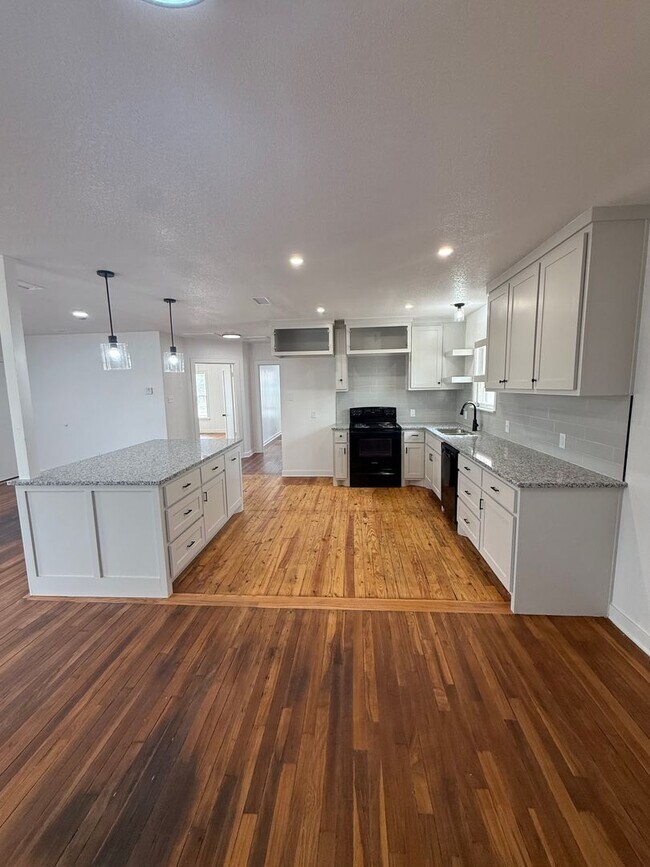 Foto del edificio - Country-Side Chic: Fully Renovated 3-Bed, ...