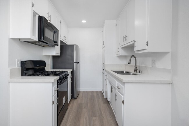 Interior Photo - 3537 Clarington Ave