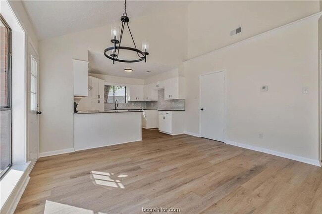Foto del edificio - Take a look at this 3 bedroom 2 bath home