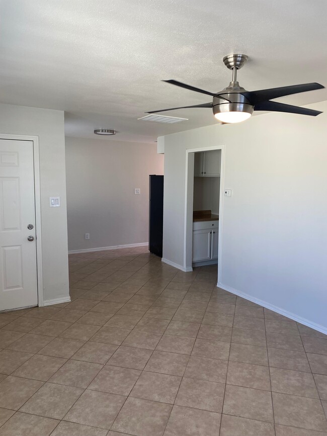 Building Photo - 2019 W Turney Ave