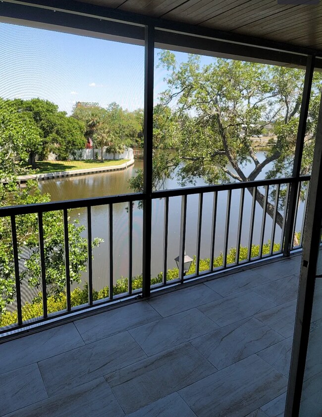 Building Photo - 9013 Tudor Dr