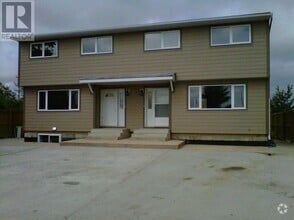 Building Photo - 5524-49 49 Ave