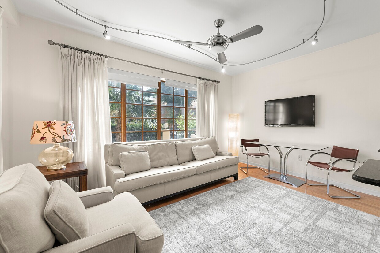 LIVING ROOM - 1614 Pennsylvania Ave