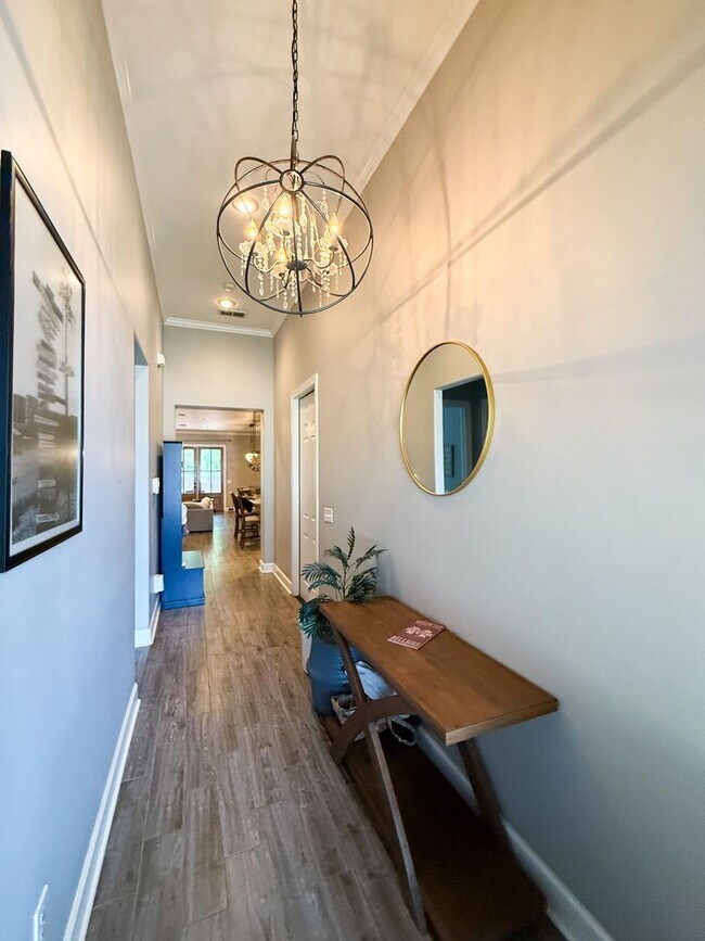 Foto del edificio - Charming 3-Bedroom, 2-Bath Home in Starkvi...