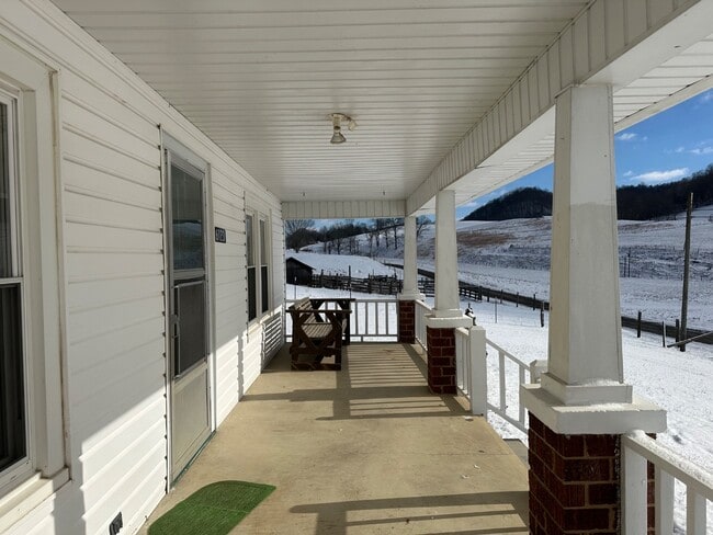 Foto del edificio - 6123 Boozy Creek Rd