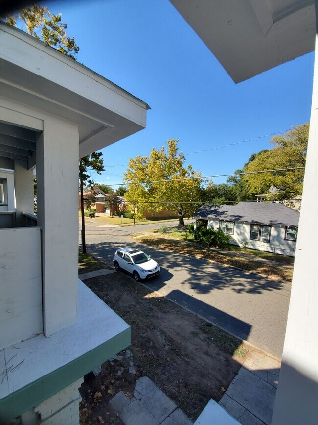 Building Photo - 525 Wichita St- HISTORICAL HIGHLAND APARTM...