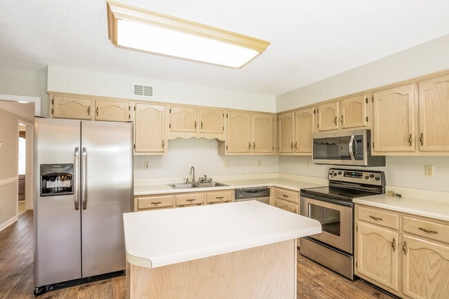 Foto del edificio - 429 Spruce Glen Dr