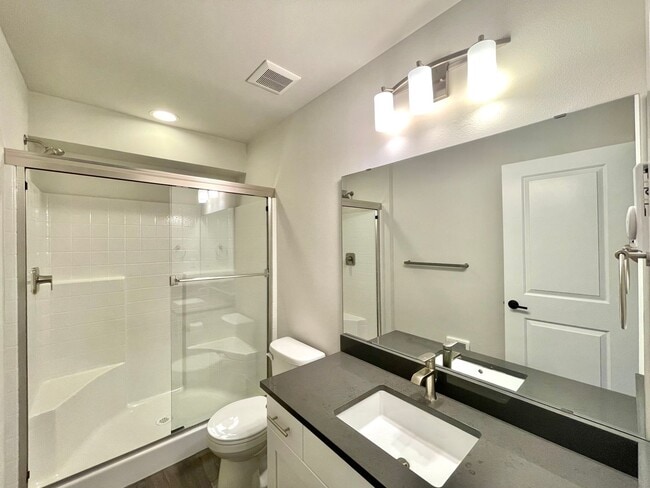 Building Photo - Great Townhome for rent
