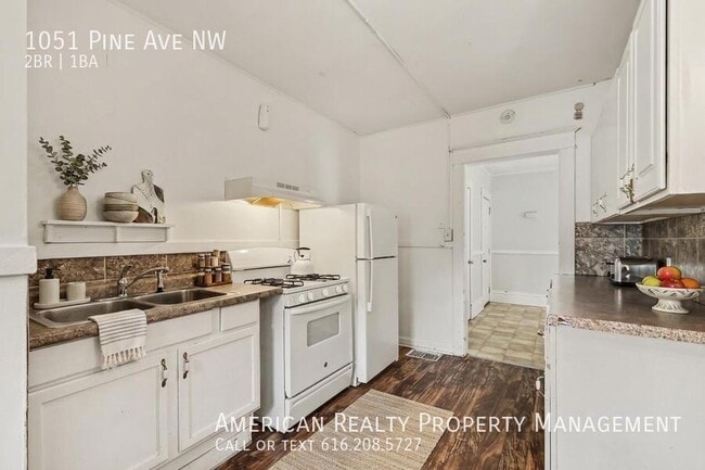 Building Photo - 1051 Pine Ave NW