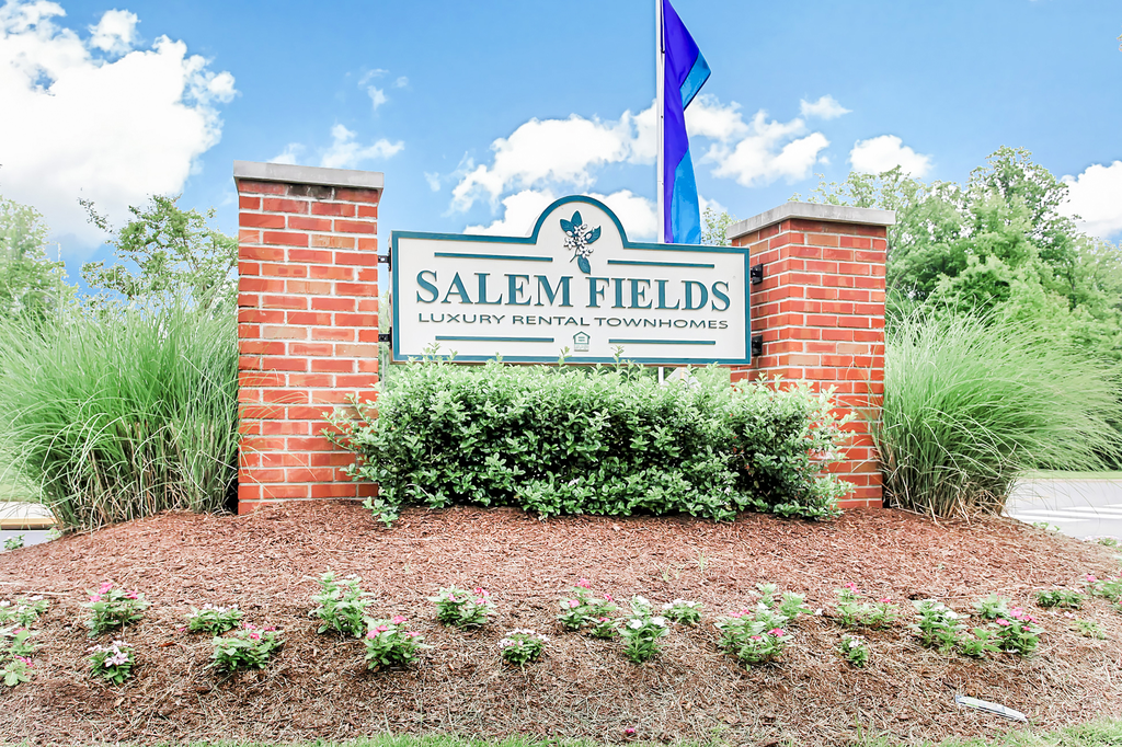 Foto principal - Salem Fields Townhomes