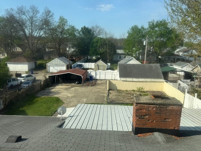 Photo - 907 Main St House