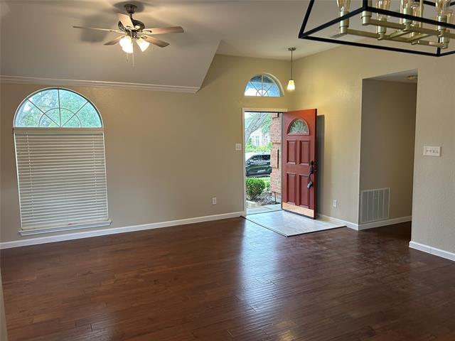Foto del edificio - 7001 Carlton Ln