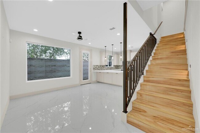 Foto del edificio - 18 Canary Ave