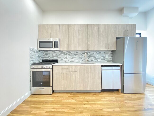 Building Photo - 1116 Manhattan Ave