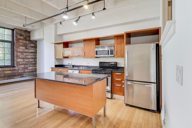 Building Photo - Amazing 2+2 in Logan Cirlce, NW DC