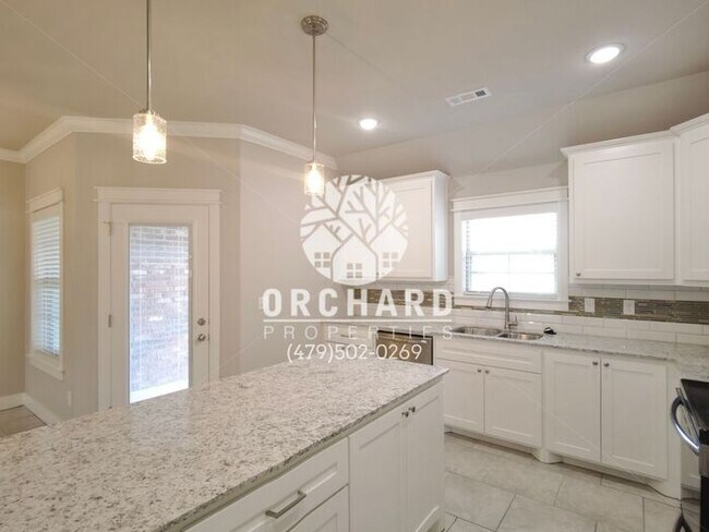 Foto del edificio - Tontitown- Single-Family Home- Stunning Ma...
