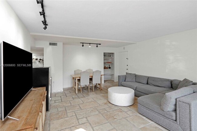 Foto del edificio - 9394 SW 77th Ave