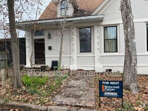 Building Photo - 1901 18th Ave