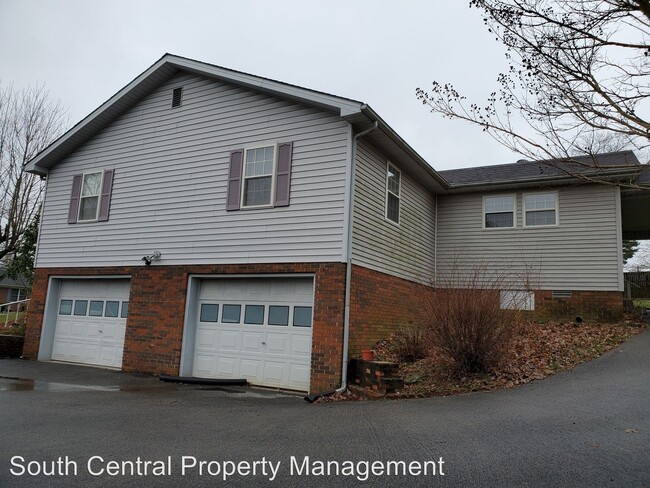 Building Photo - 4 br, 2 bath House - 109 robin dr