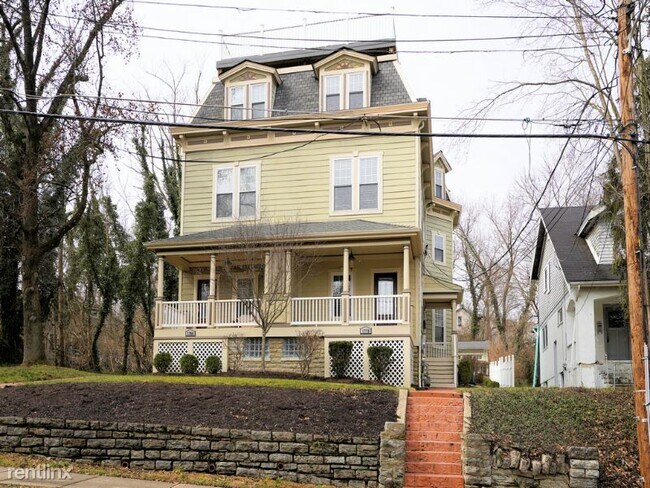 Foto del edificio - 3 br, 3 bath House - 1770 E Mcmillan St