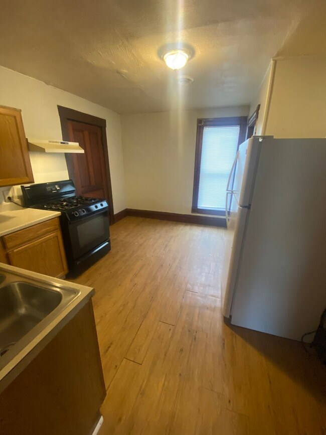 Building Photo - Duplex at 105 Buchanan Street