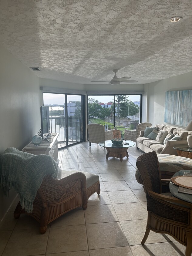 Foto del edificio - 3801 E Bay Dr